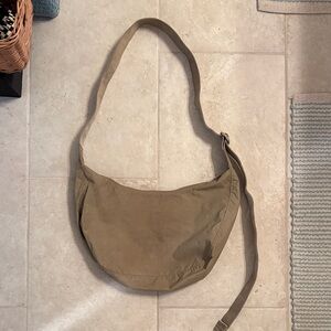 BAGGU Medium Nylon Crescent Bag